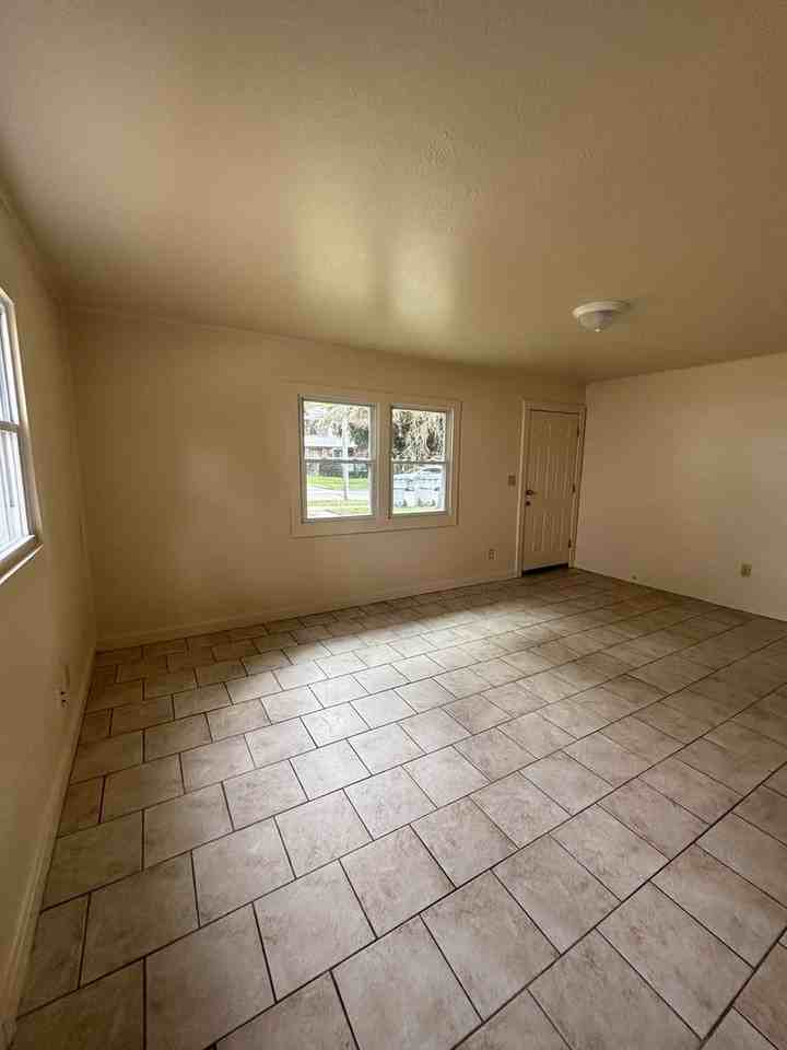 5041 N 50th St - Photo 2 of 9