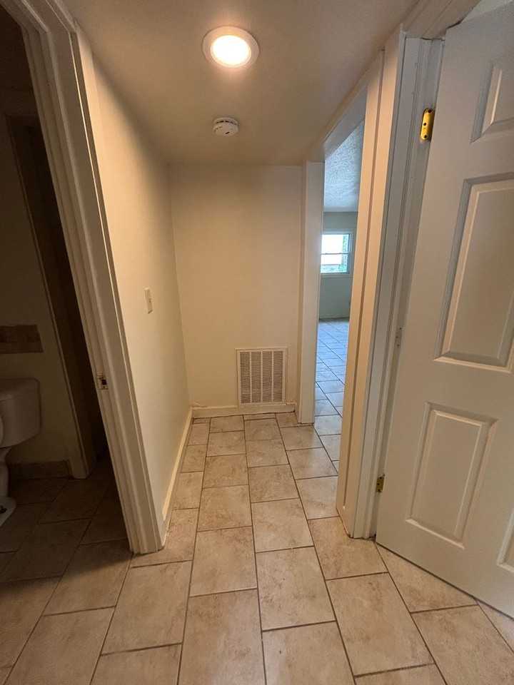 5041 N 50th St - Photo 3 of 9
