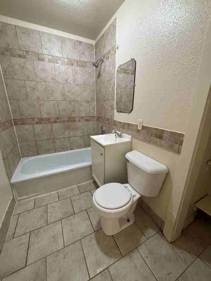 5041 N 50th St - Photo 6 of 9
