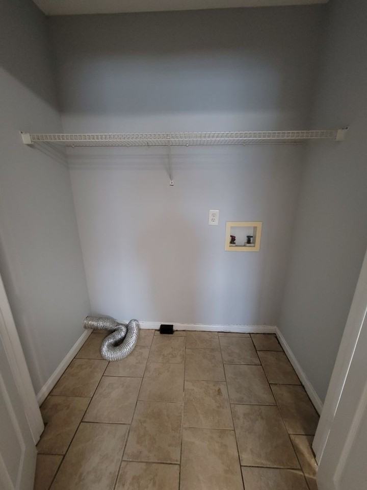 1111 Asheboro St - Photo 2 of 10