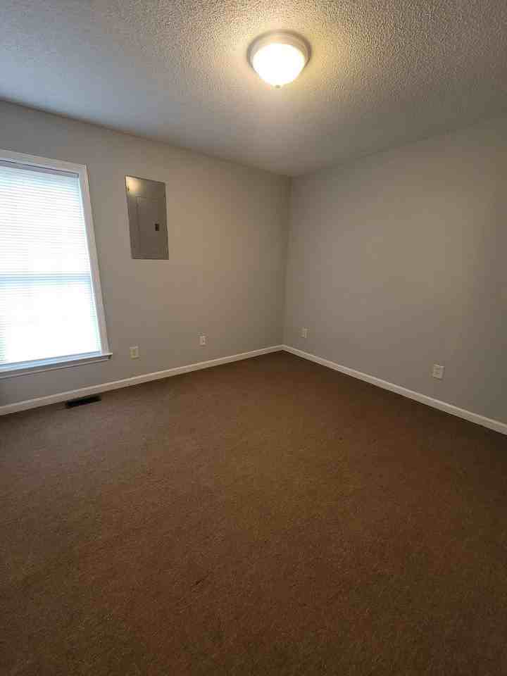 1111 Asheboro St - Photo 3 of 10