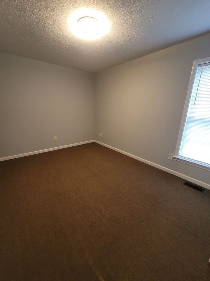 1111 Asheboro St - Photo 5 of 10