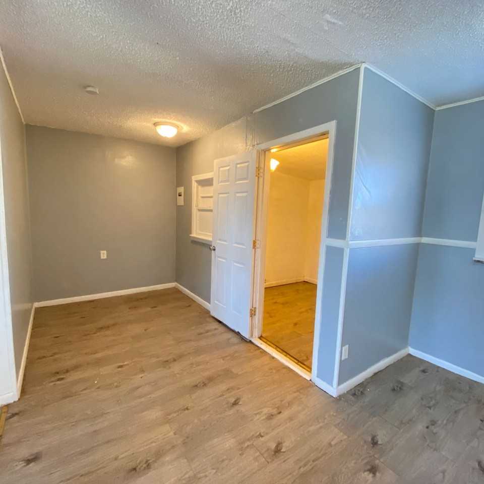 1616 39th St - Photo 5 of 12