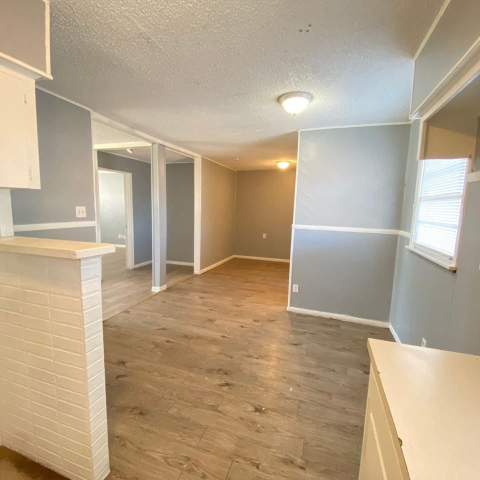 1616 39th St - Photo 6 of 12