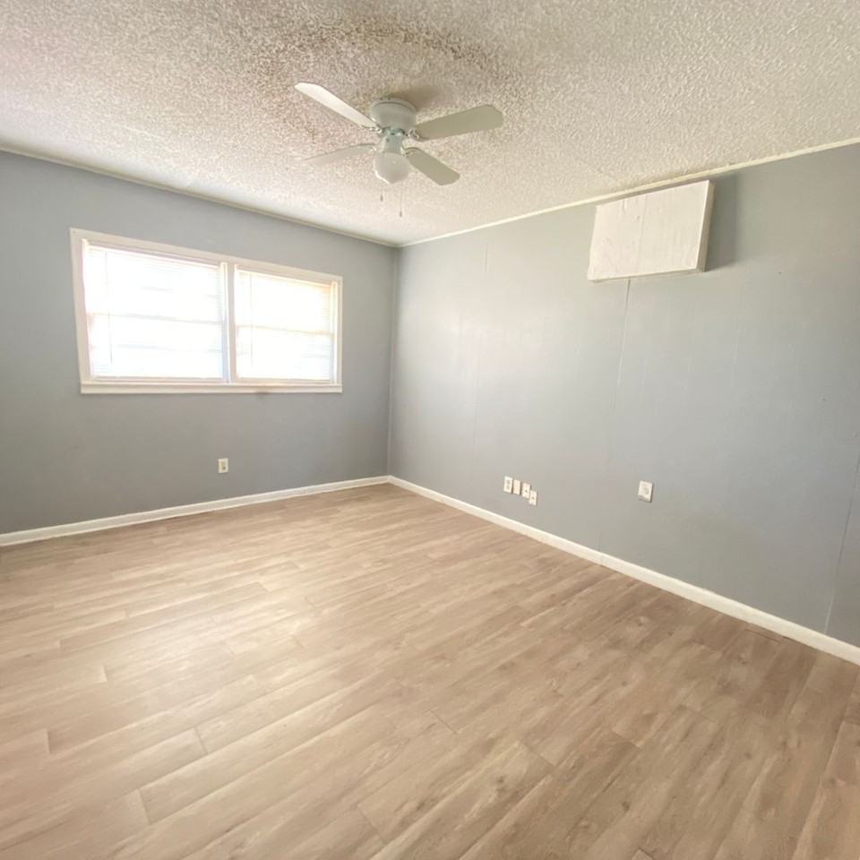 1616 39th St - Photo 7 of 12