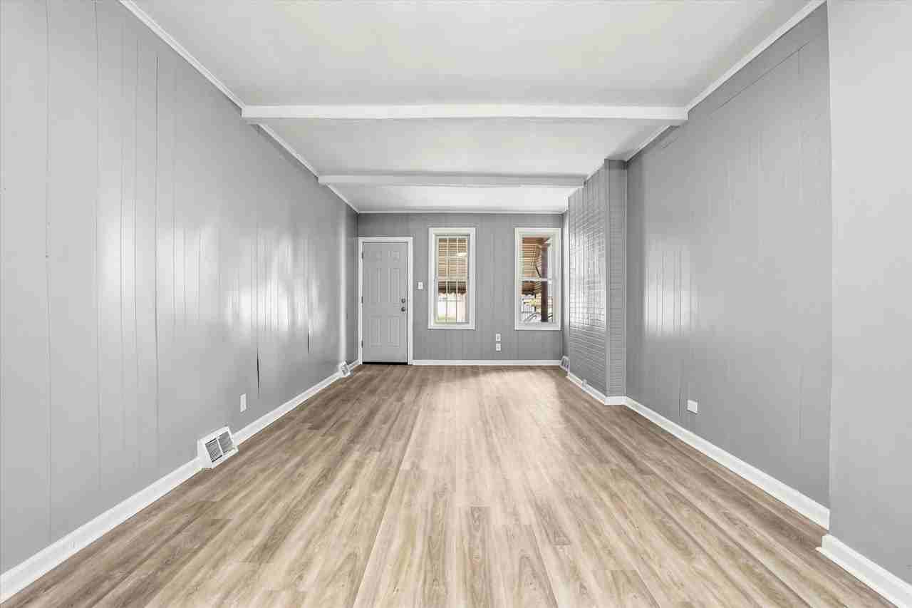 118 Kent St - Photo 2 of 6