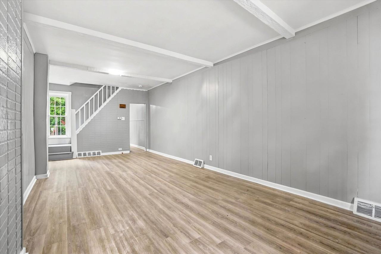 118 Kent St - Photo 3 of 6