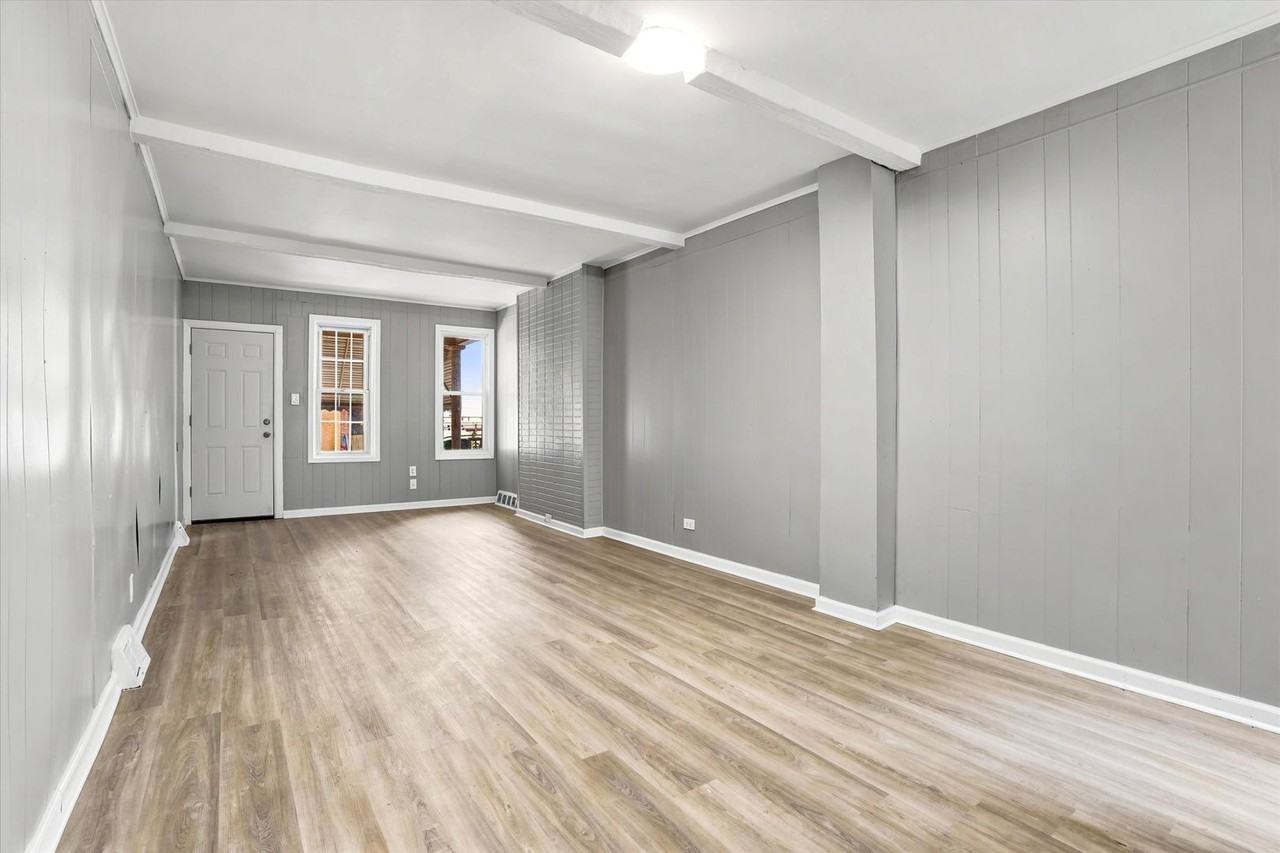 118 Kent St - Photo 4 of 6
