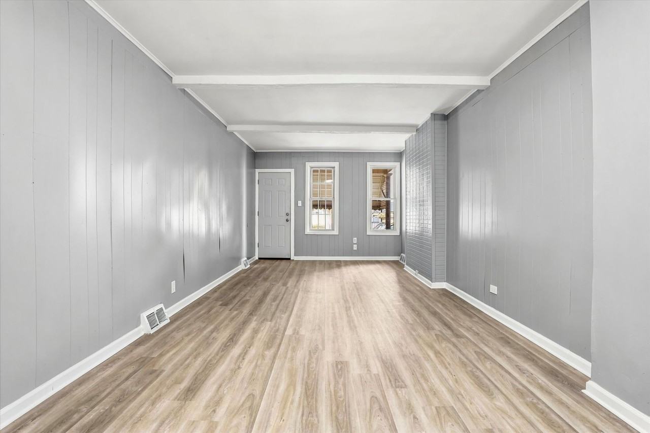 1610 S Clinton Ave - Photo 3 of 6