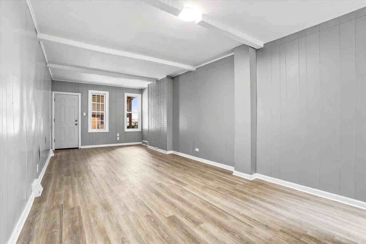 326 Rusling St - Photo 3 of 6