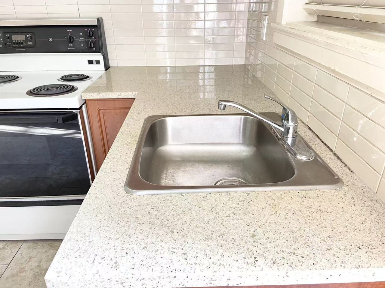 5753 Sussex Avenue - Photo 5 of 11