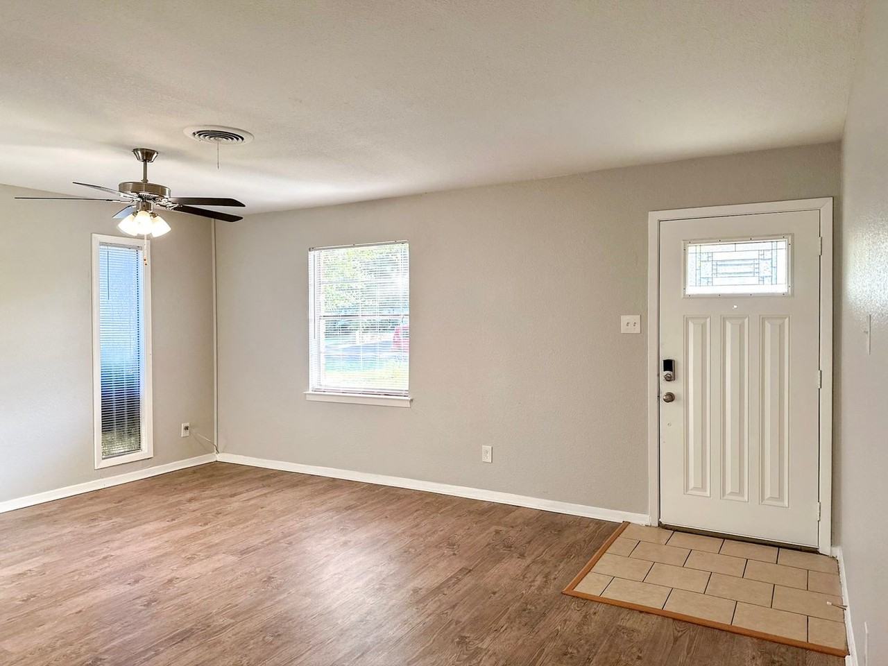 50351 Bryant St - Photo 2 of 27