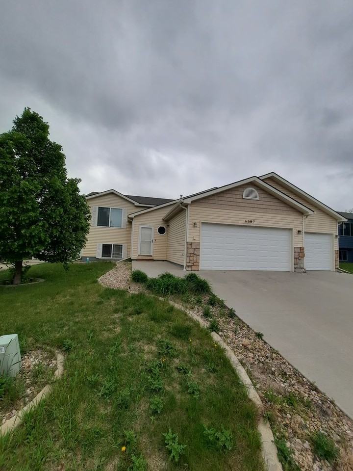 6587 Cambridge Pl - Photo 2 of 26