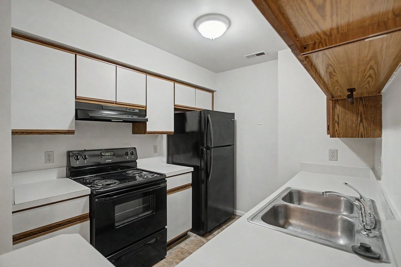 540 Pineland Cir #201 - Photo 7 of 14