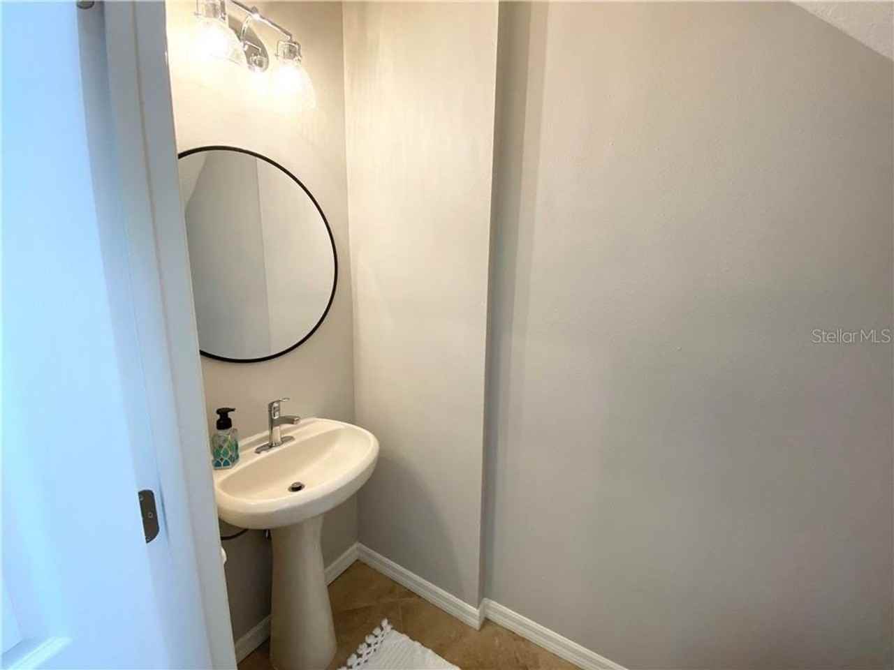 1751 Retreat View Cir - Photo 6 of 18