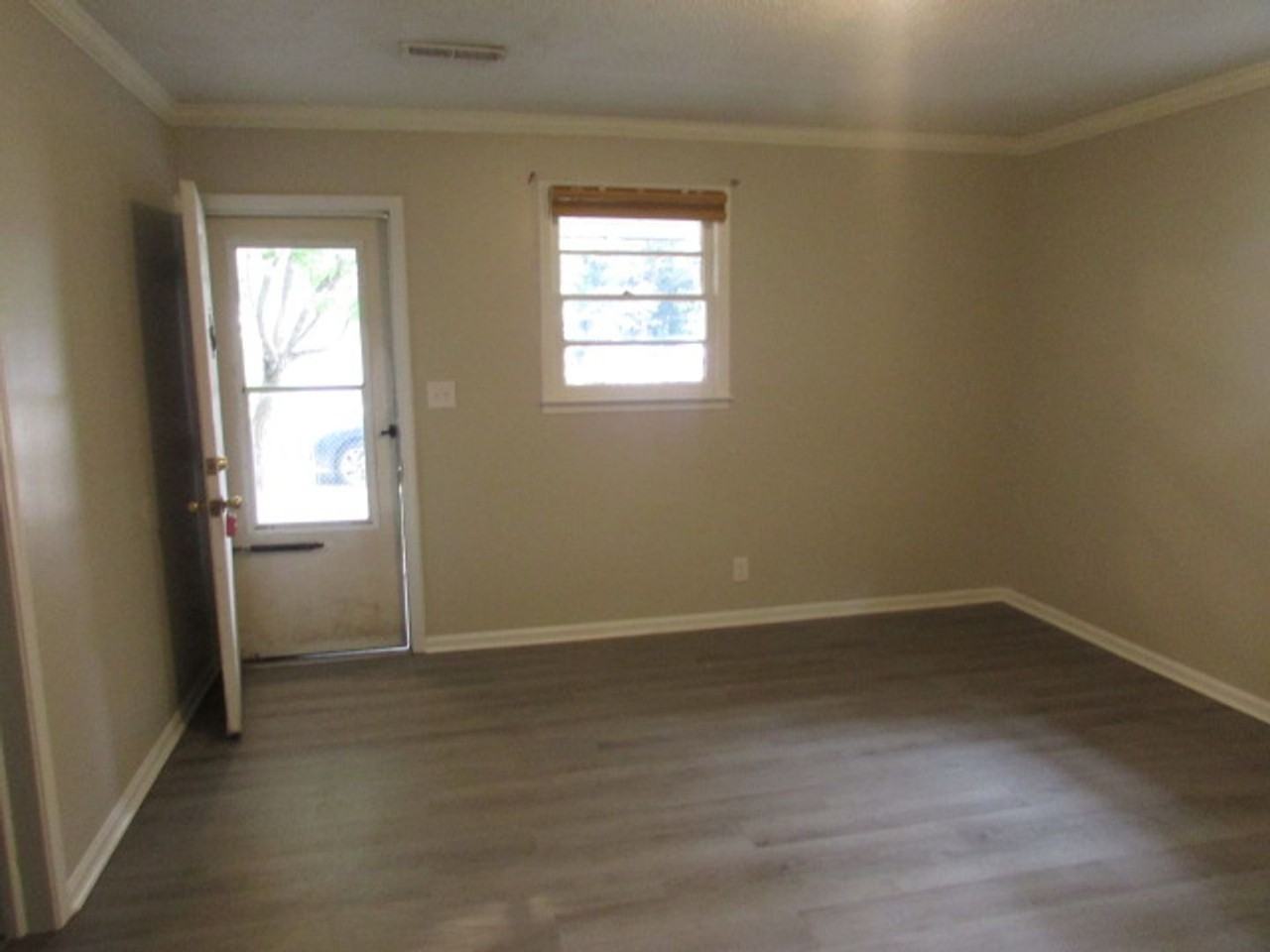 410 Dingle St - Photo 2 of 10