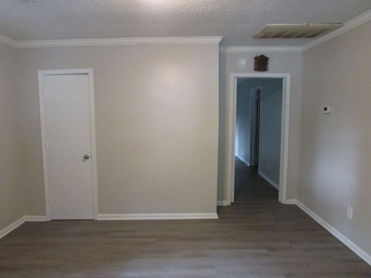 410 Dingle St - Photo 3 of 10
