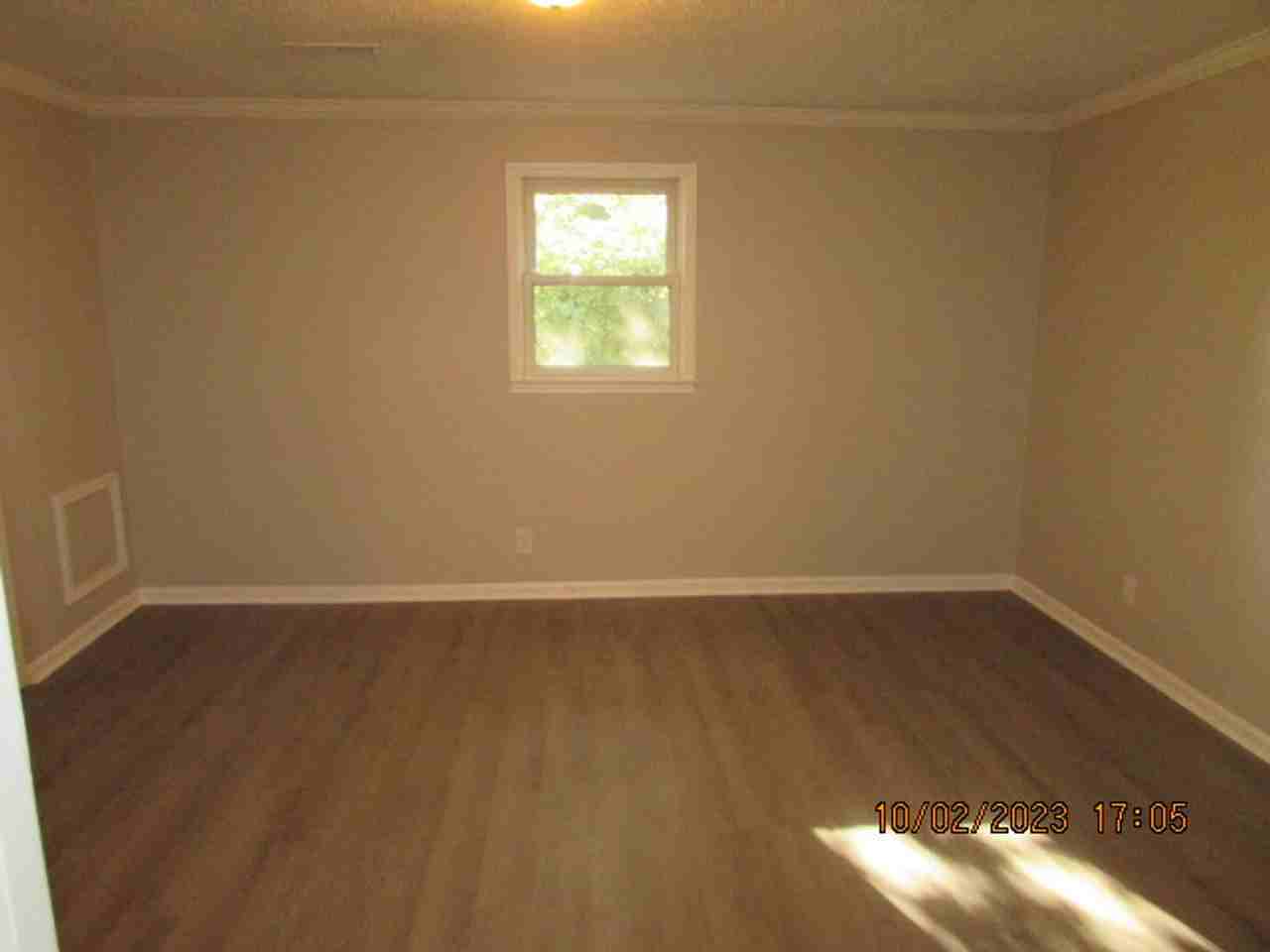 410 Dingle St - Photo 7 of 10