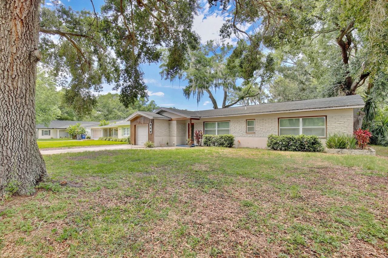 2401 Albert Lee Pkwy - Photo 2 of 25