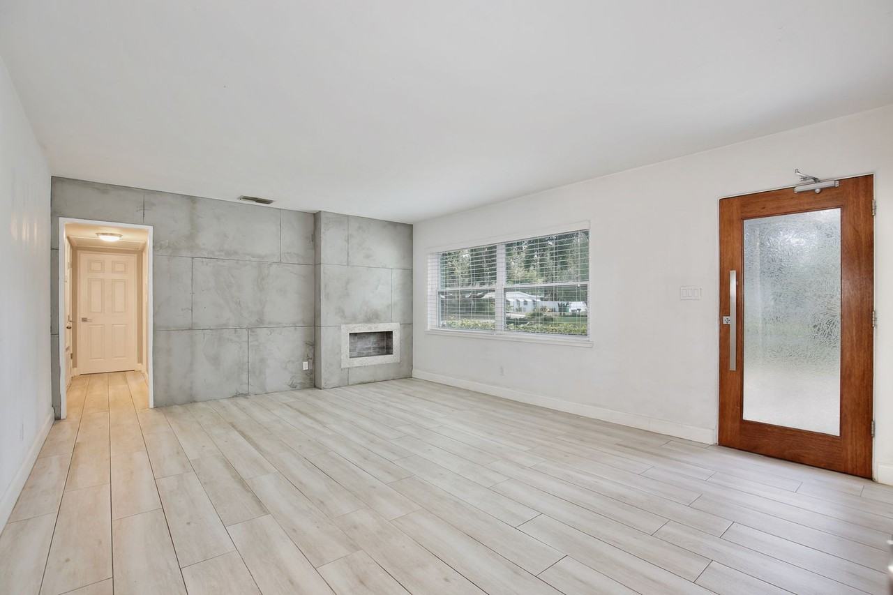 2401 Albert Lee Pkwy - Photo 3 of 25
