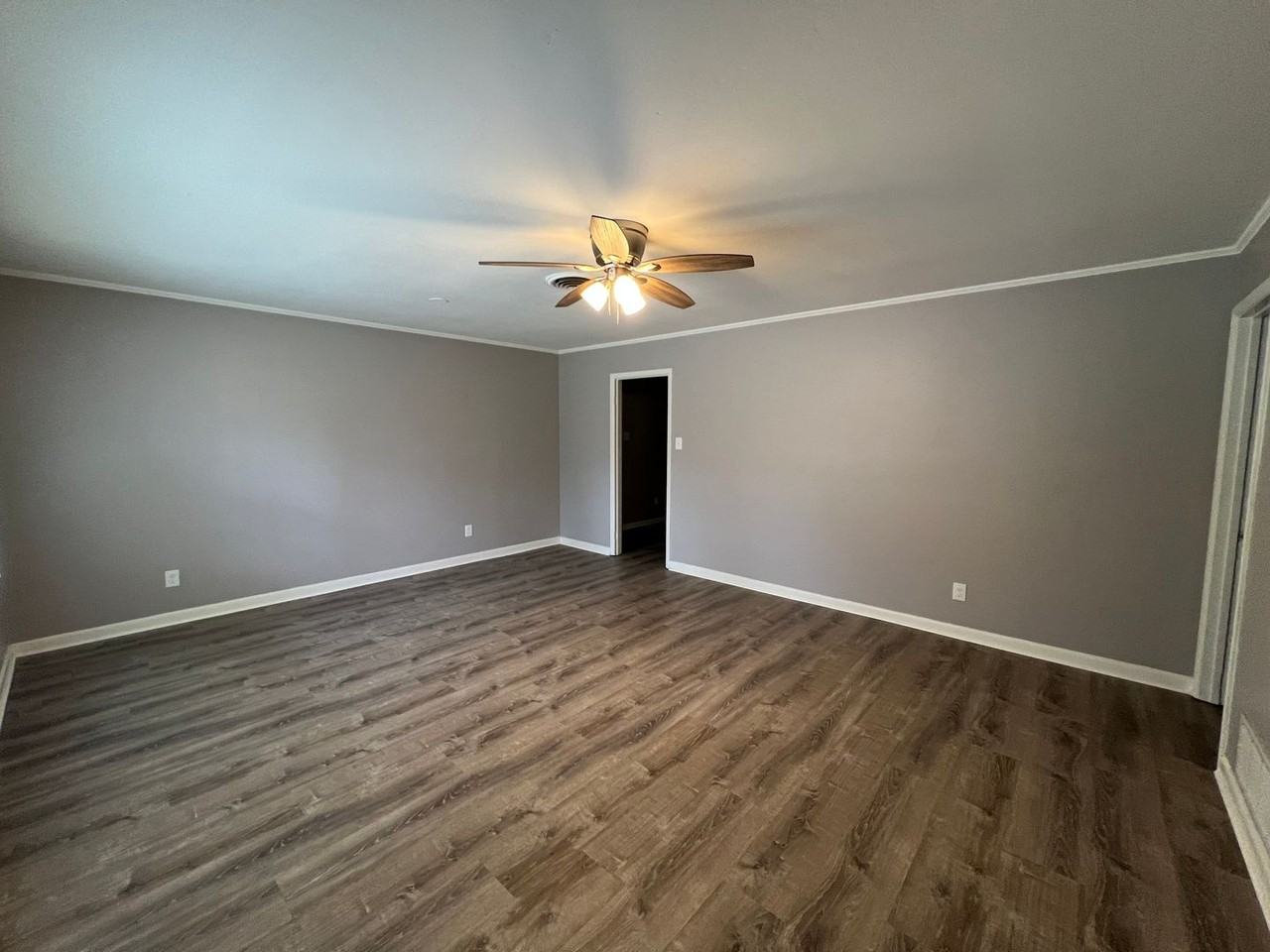 1037 Washington Ave - Photo 3 of 14