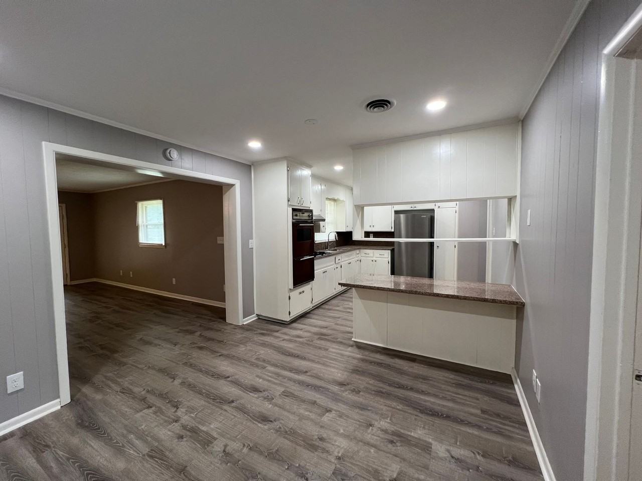 1037 Washington Ave - Photo 4 of 14
