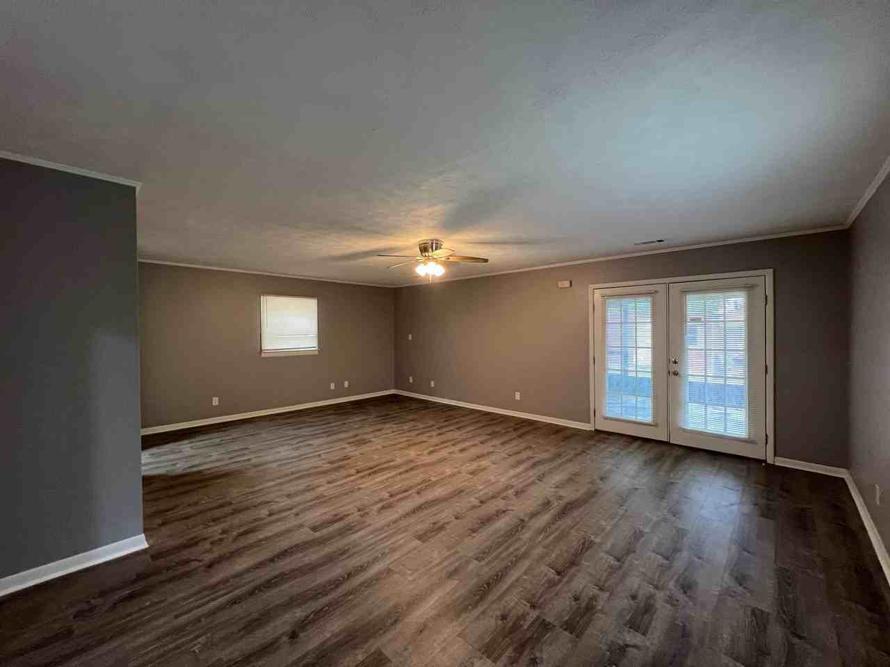 1037 Washington Ave - Photo 6 of 14