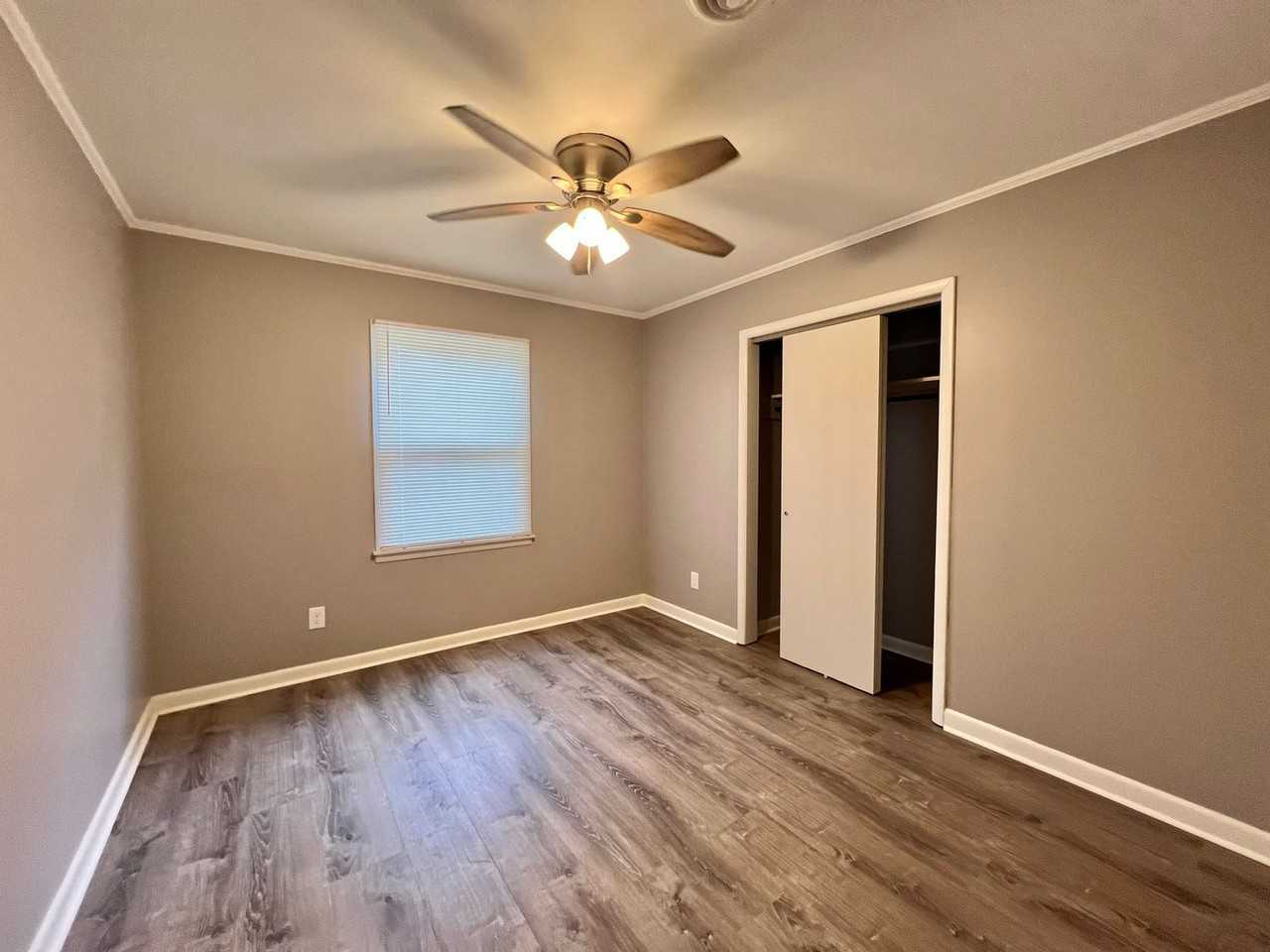 1037 Washington Ave - Photo 7 of 14