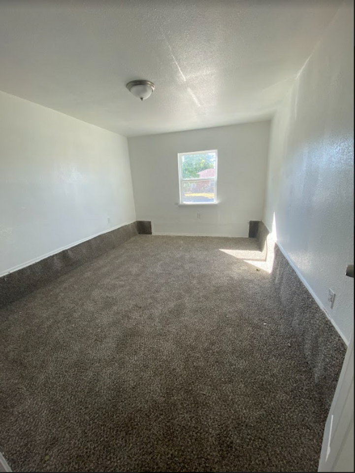 4025 Nw 33rd St - Photo 2 of 3
