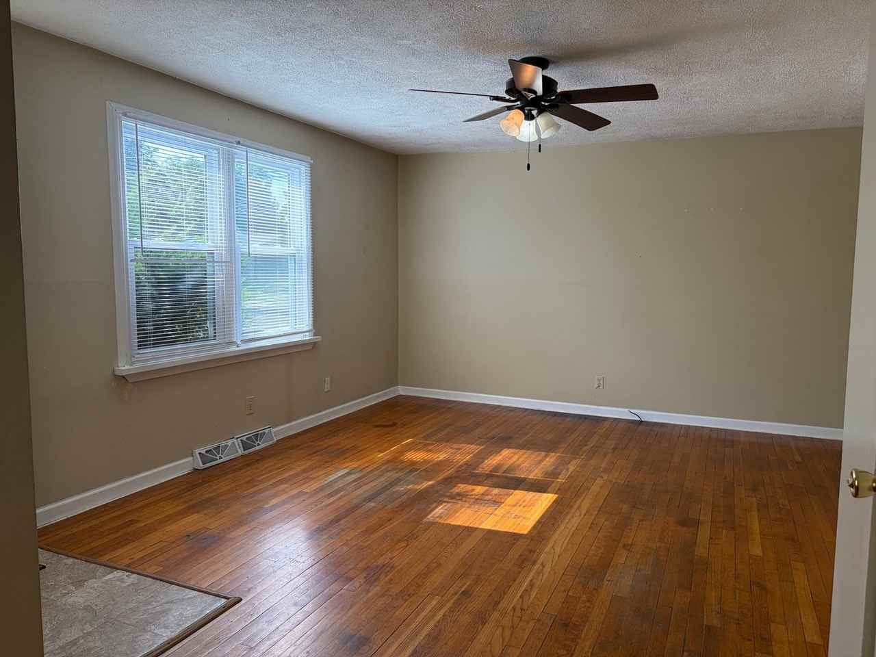 1022 Mcgregor St - Photo 3 of 16