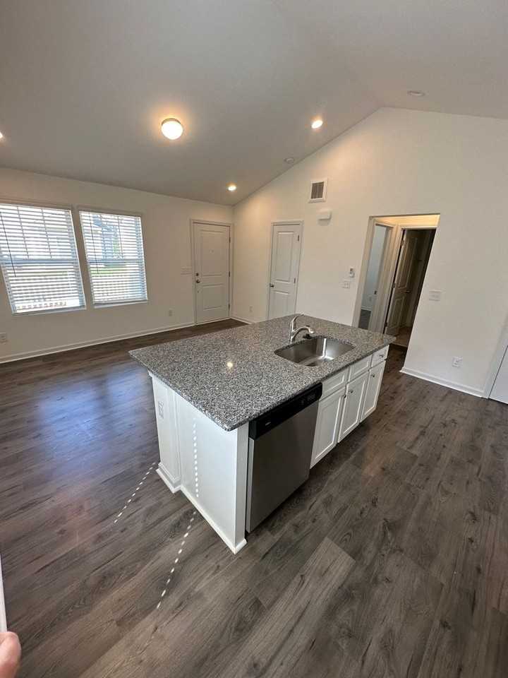 3218 Capitol Dr - Photo 5 of 7