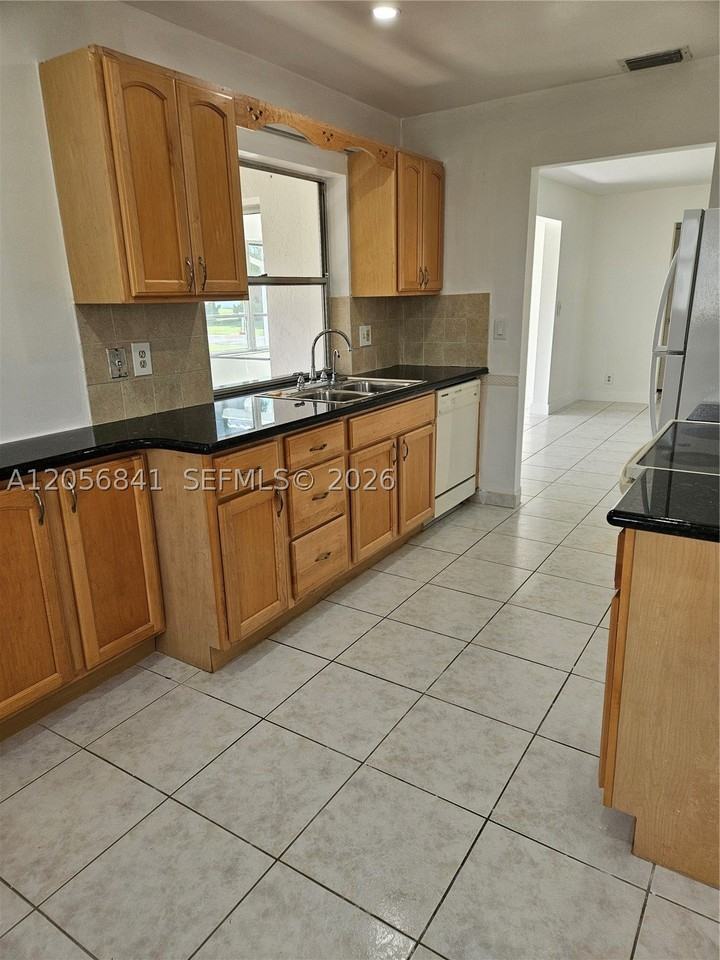 1400 Nw 90th Way #0 - Photo 4 of 20