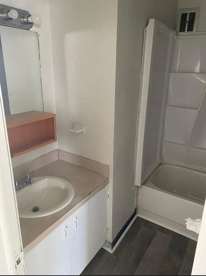 915 N 70th Ter - Photo 2 of 3