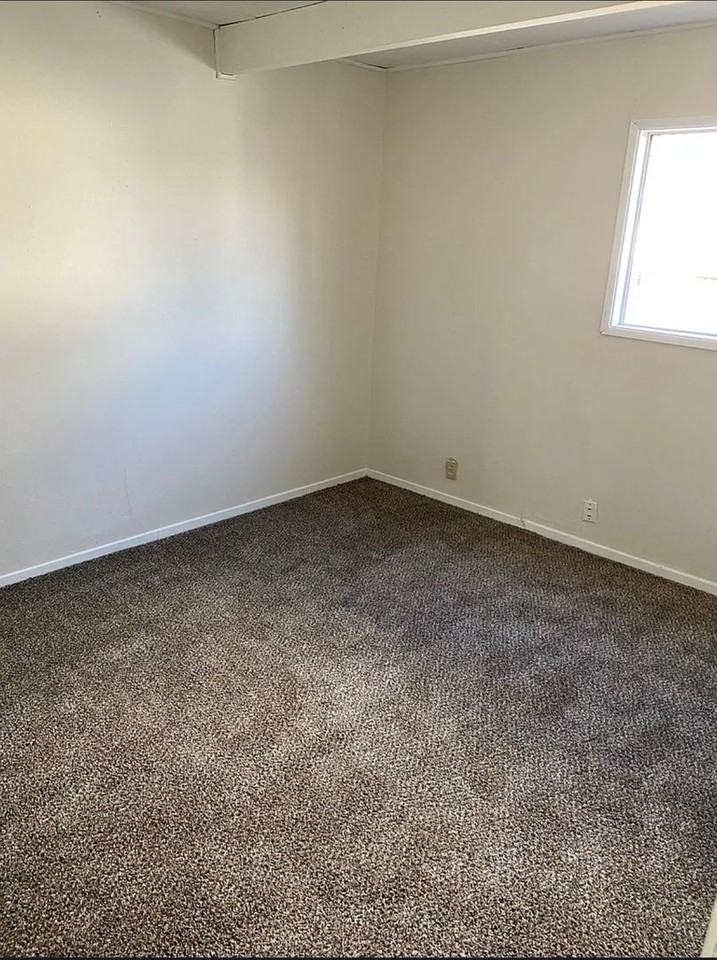 915 N 70th Ter - Photo 3 of 3