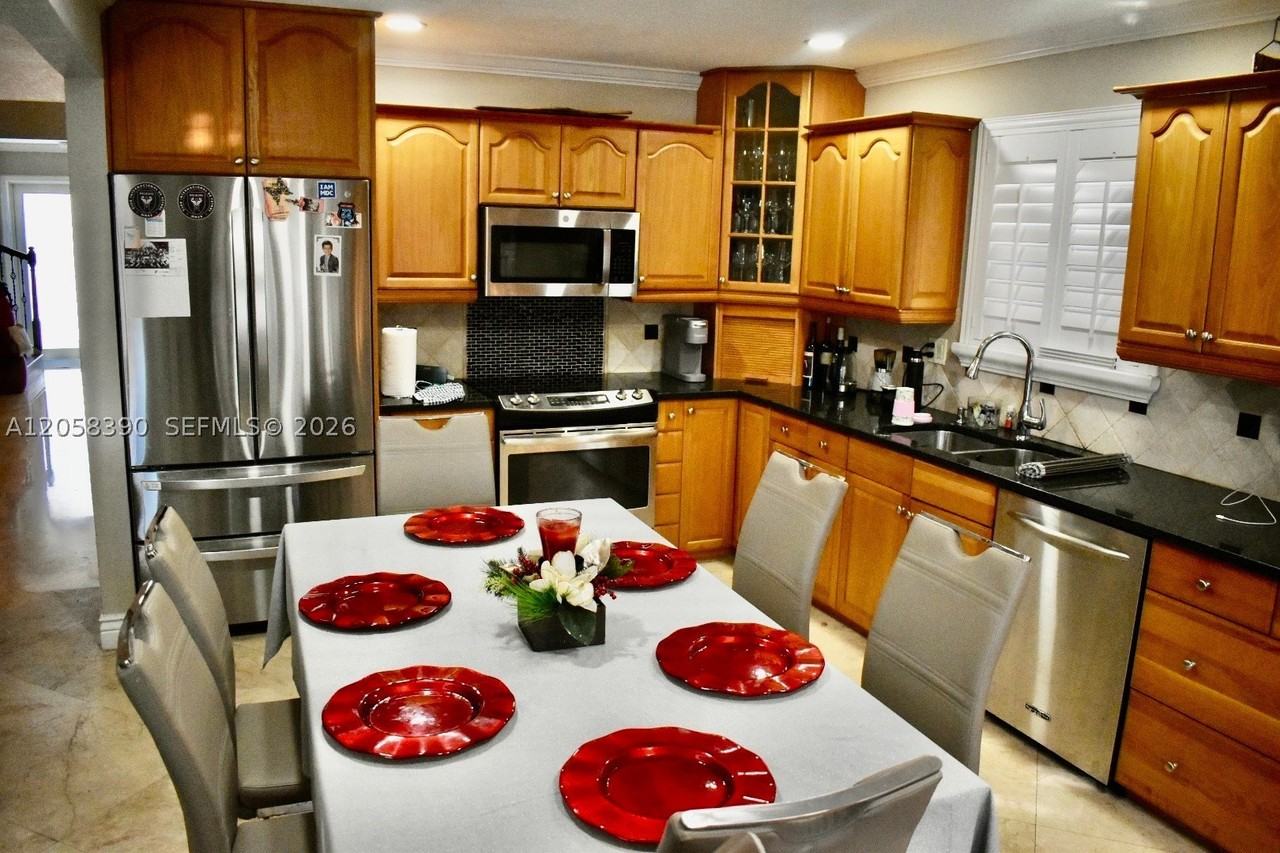 1352 Nw 129th Way - Photo 4 of 30