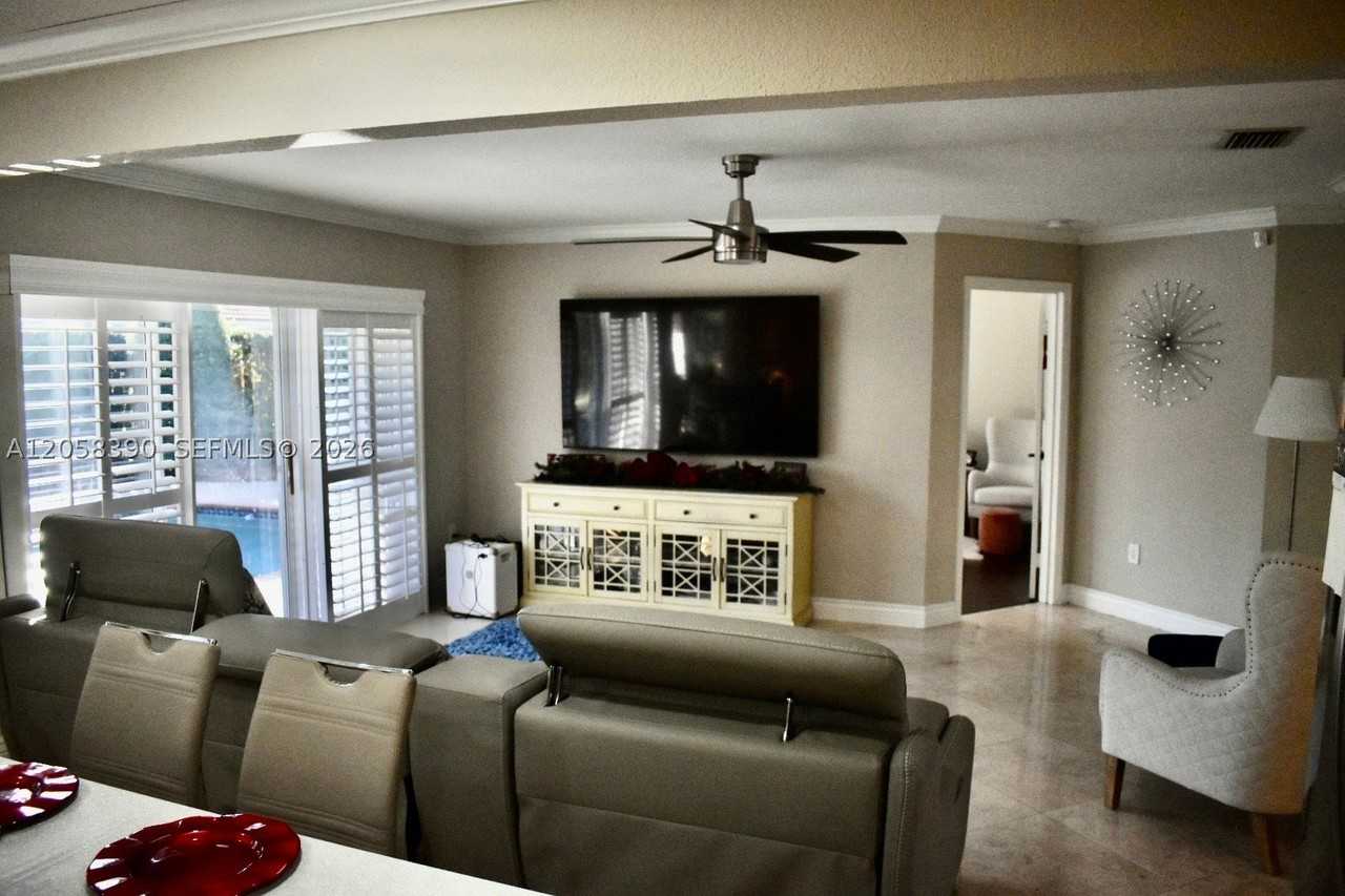 1352 Nw 129th Way - Photo 5 of 30
