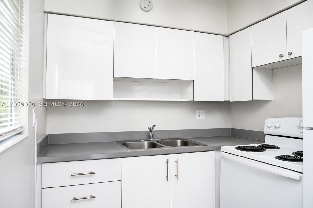 2206 Fillmore St #8 - Photo 3 of 16