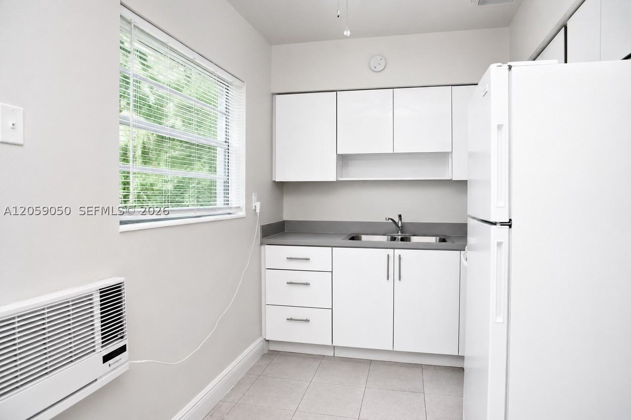 2206 Fillmore St #8 - Photo 4 of 16