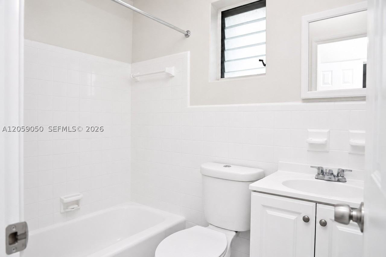 2206 Fillmore St #8 - Photo 6 of 16