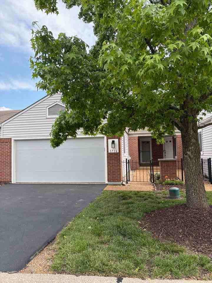 1716 Highview Circle Ct - Photo 2 of 27
