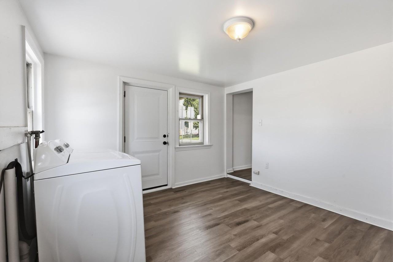 101 West Main St - Photo 3 of 20