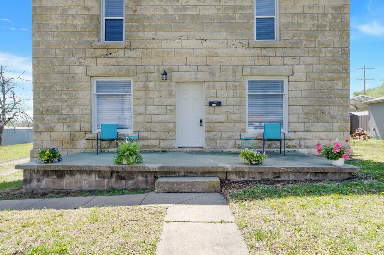 309 E 12th St - Photo 2 of 27