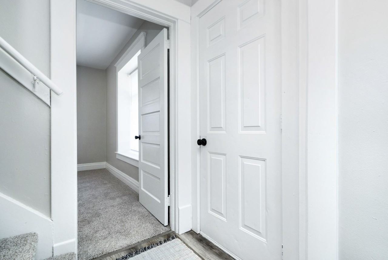 309 E 12th St - Photo 3 of 27