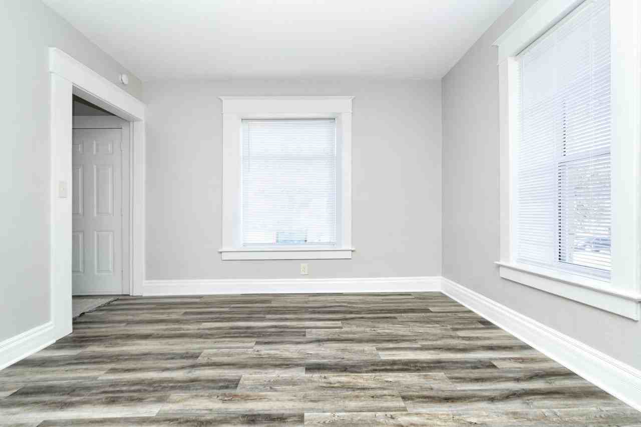 309 E 12th St - Photo 4 of 27