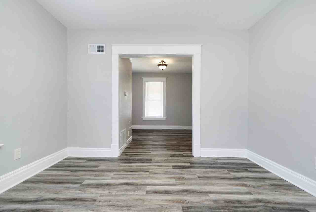 309 E 12th St - Photo 5 of 27