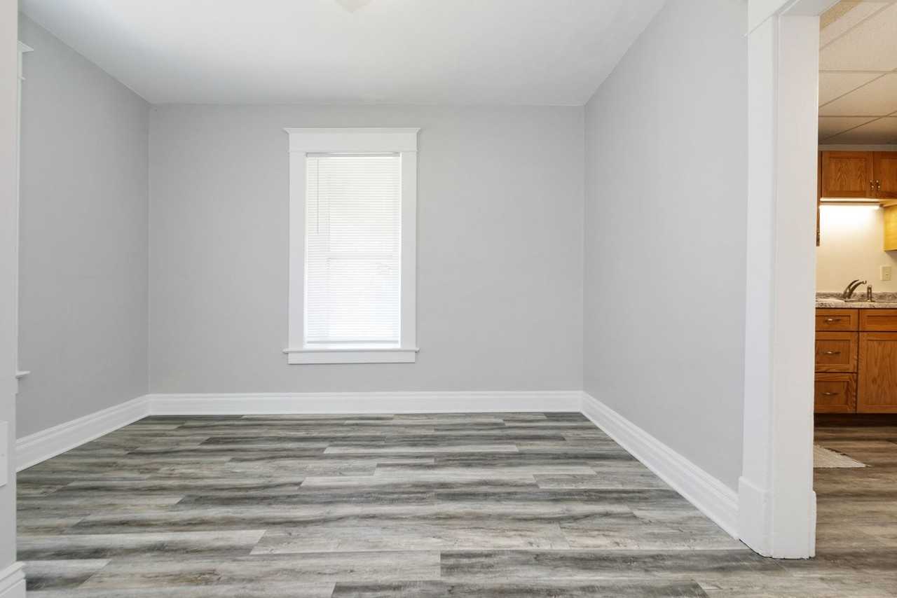 309 E 12th St - Photo 6 of 27