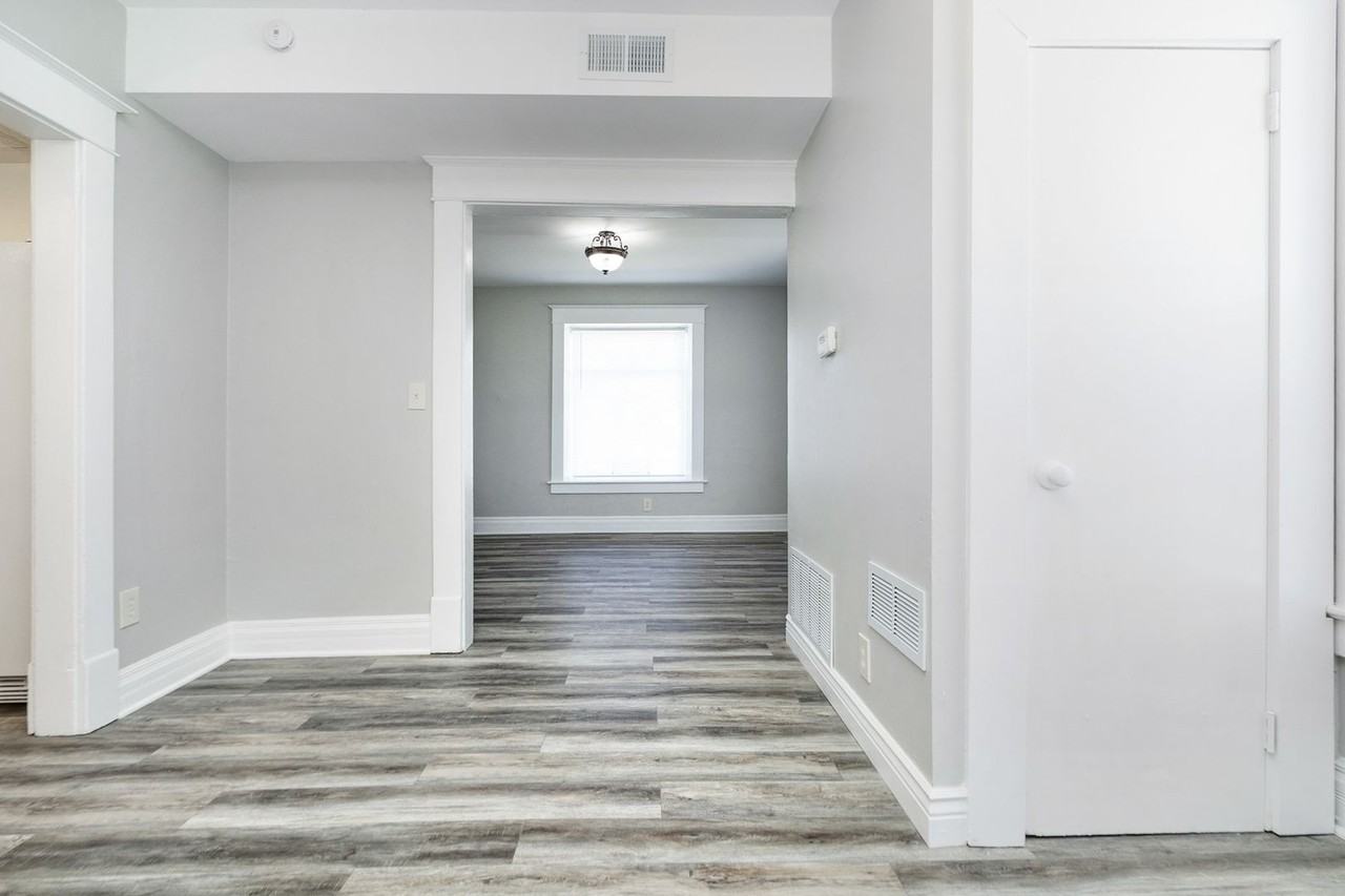 309 E 12th St - Photo 7 of 27