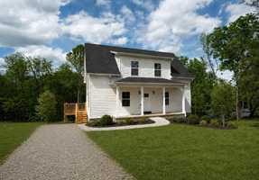 featured image of 1833 Crockett Rd #1