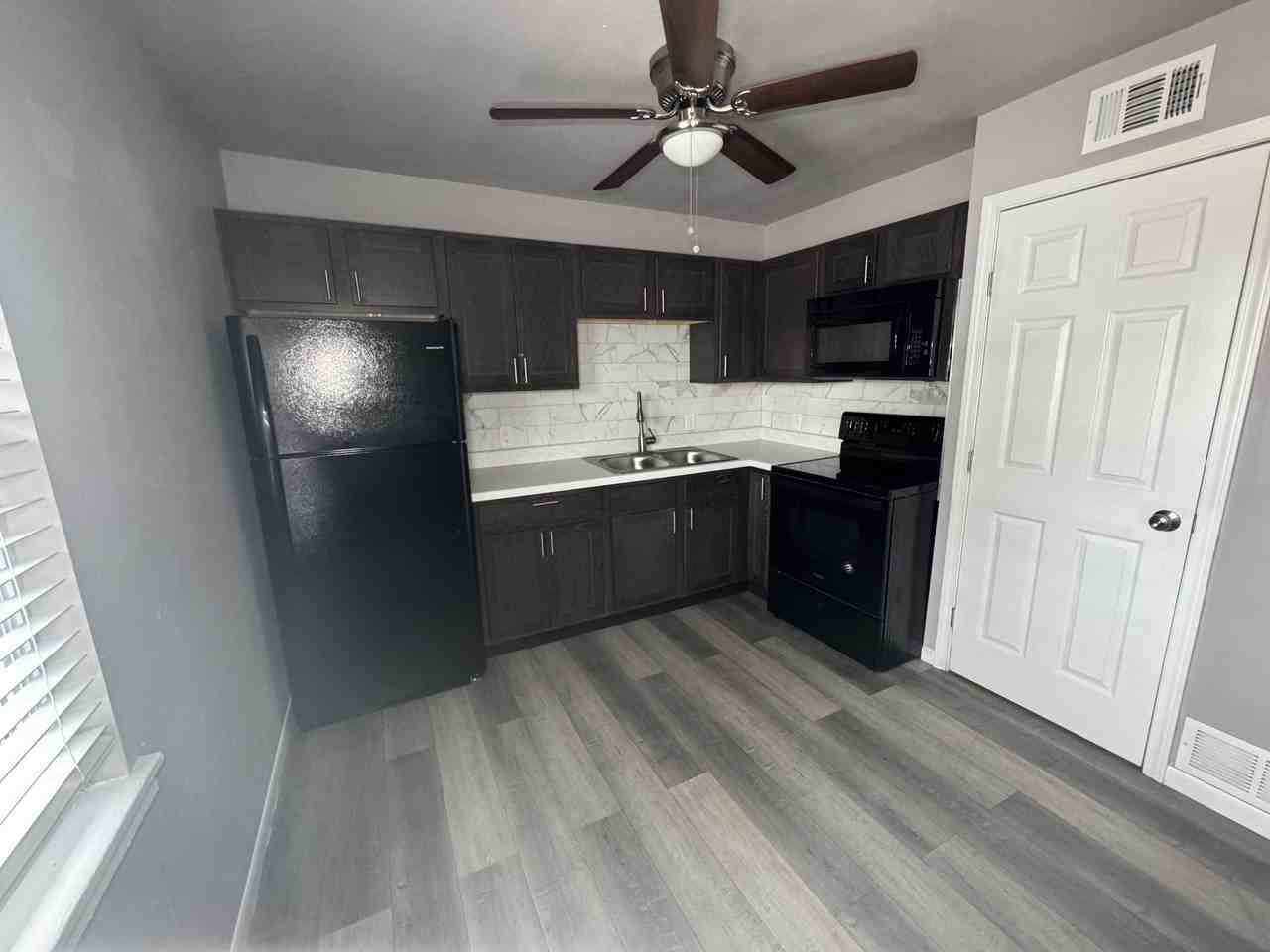 2834 Cedar Cir #4 - Photo 4 of 17