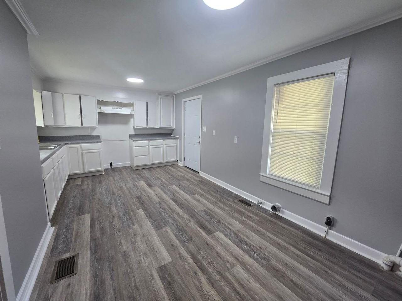 909 Gaines Ave - Photo 2 of 10